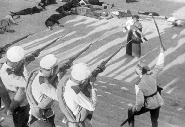 Juxtaposition in Film - Battleship Potemkin (1925) by Sergei Eisenstein - Main