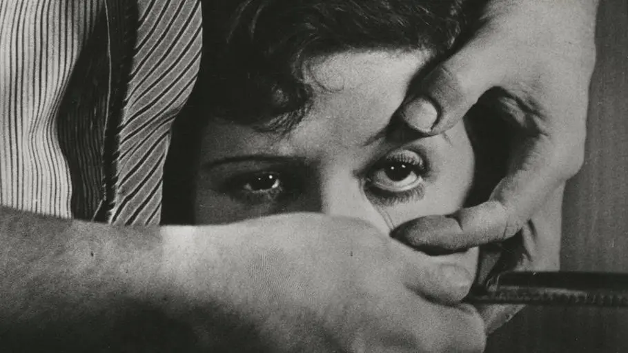 Experimental Film - Un Chien Andalou (1929) by Luis Bunuel